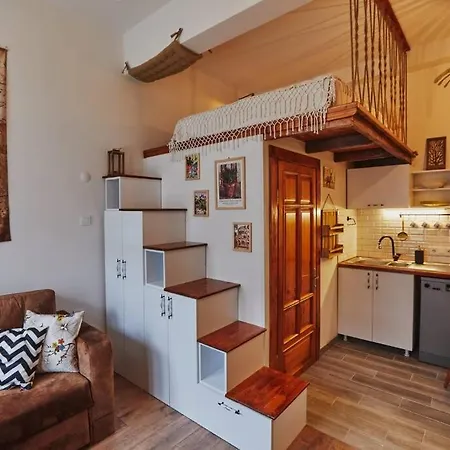 Unique Hunter's Hut Concept Tiny House Apartamento Esmirna