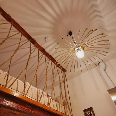 Apartamento Unique Hunter's Hut Concept Tiny House Esmirna