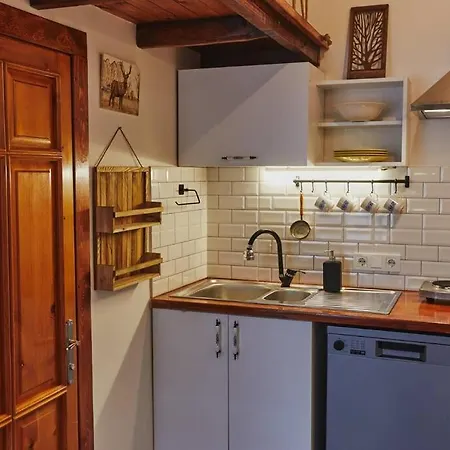 Unique Hunter's Hut Concept Tiny House شقة *